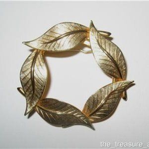 1 1/2" Gold Leaves Wreath Pin Brooch Brushed